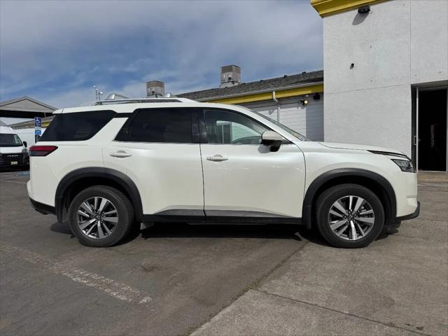 2023 Nissan Pathfinder SL FWD