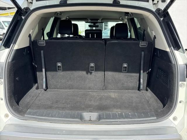 2023 Nissan Pathfinder SL FWD