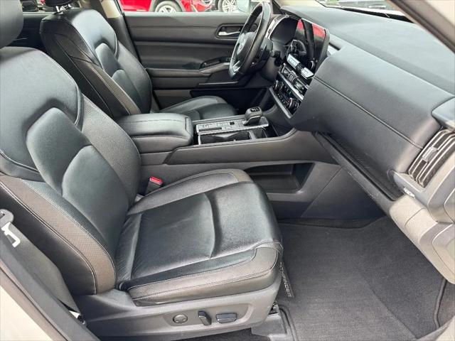 2023 Nissan Pathfinder SL FWD