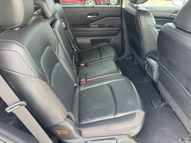 2023 Nissan Pathfinder SL FWD