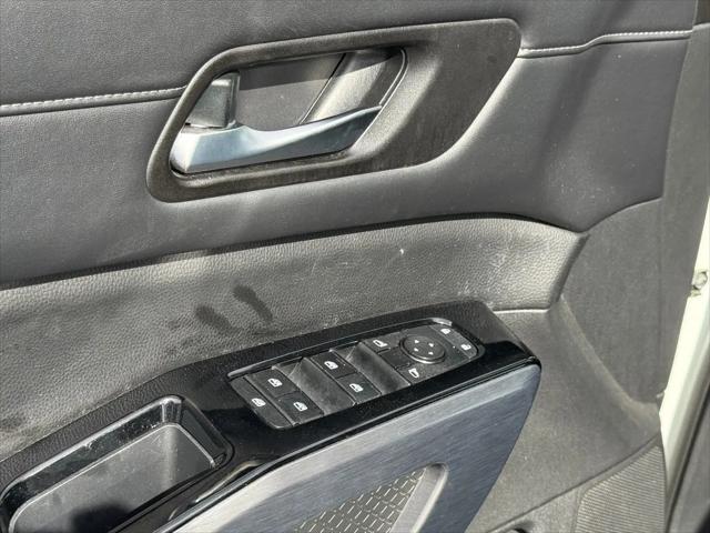 2023 Nissan Pathfinder SL FWD