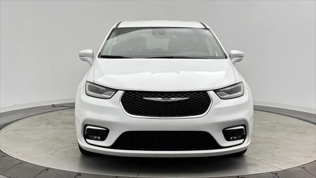 2022 Chrysler Pacifica Hybrid Touring L