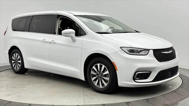 2022 Chrysler Pacifica Hybrid Touring L