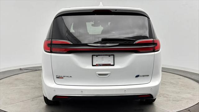 2022 Chrysler Pacifica Hybrid Touring L