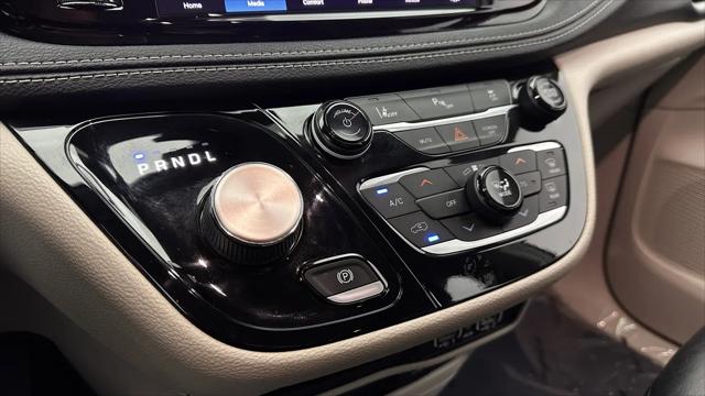 2022 Chrysler Pacifica Hybrid Touring L