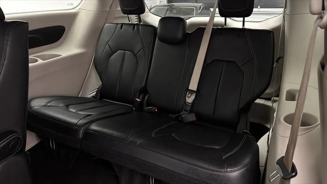 2022 Chrysler Pacifica Hybrid Touring L