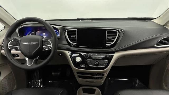 2022 Chrysler Pacifica Hybrid Touring L