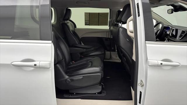 2022 Chrysler Pacifica Hybrid Touring L