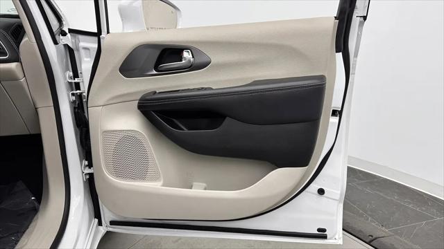 2022 Chrysler Pacifica Hybrid Touring L