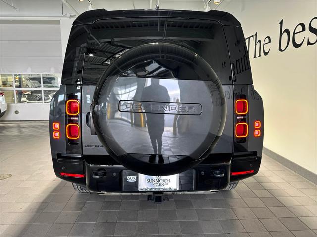 2024 Land Rover Defender 130 P400 X-Dynamic SE