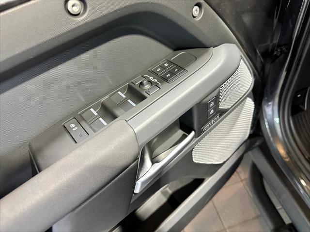 2024 Land Rover Defender 130 P400 X-Dynamic SE