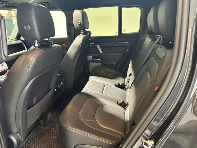 2024 Land Rover Defender 130 P400 X-Dynamic SE