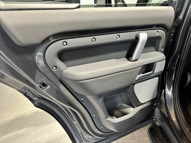 2024 Land Rover Defender 130 P400 X-Dynamic SE