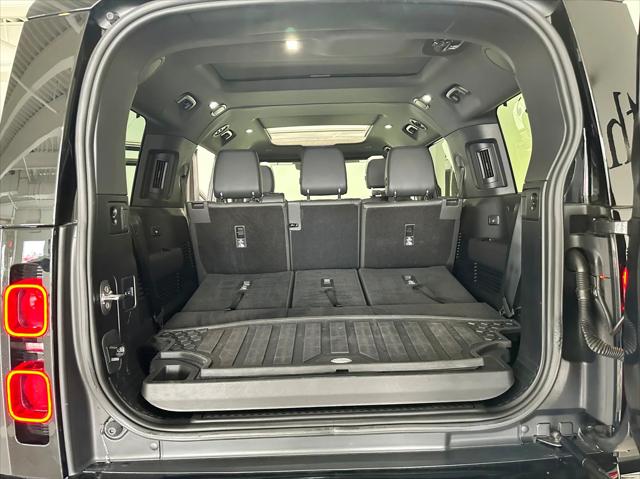 2024 Land Rover Defender 130 P400 X-Dynamic SE