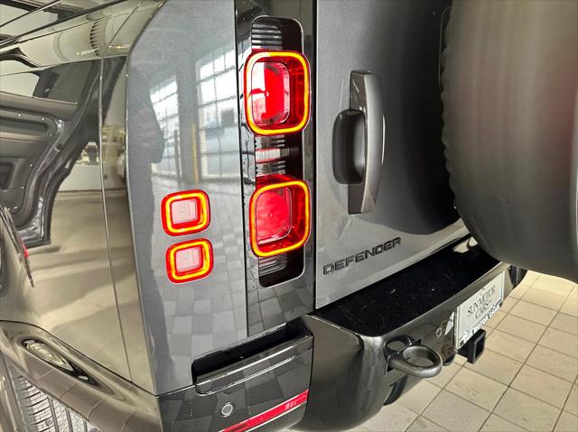 2024 Land Rover Defender 130 P400 X-Dynamic SE