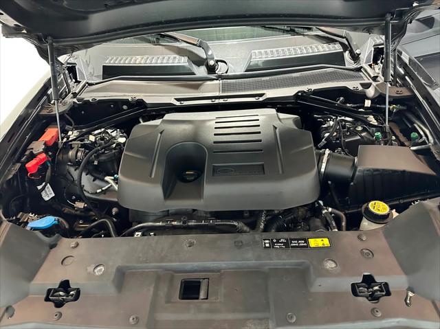 2024 Land Rover Defender 130 P400 X-Dynamic SE