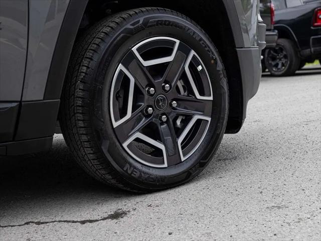 2026 Jeep Cherokee Laredo 4x4