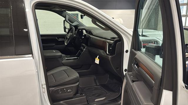 2026 GMC Sierra 2500HD Crew Cab, Standard Bed, Denali, 4WD