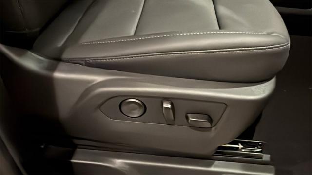 2026 GMC Sierra 2500HD Crew Cab, Standard Bed, SLT, 4WD