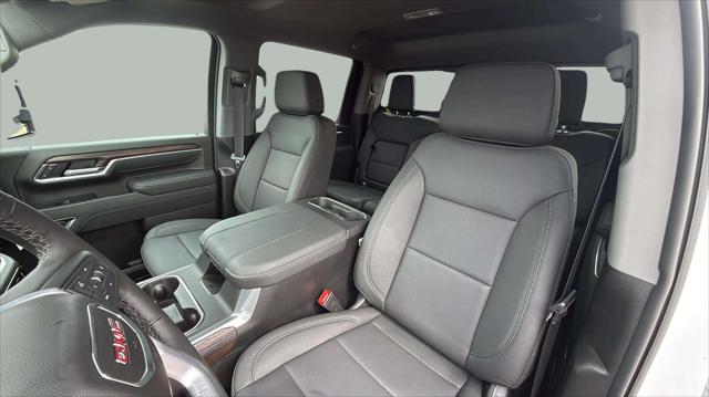 2026 GMC Sierra 2500HD Crew Cab, Standard Bed, SLT, 4WD