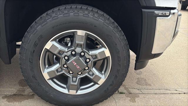 2026 GMC Sierra 2500HD Crew Cab, Standard Bed, SLT, 4WD