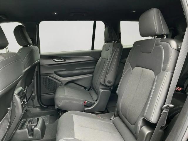 2026 Jeep Grand Cherokee L Laredo 4x4