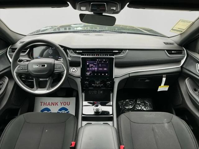 2026 Jeep Grand Cherokee L Laredo 4x4