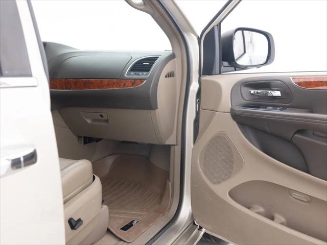 2012 Chrysler Town & Country Touring-L
