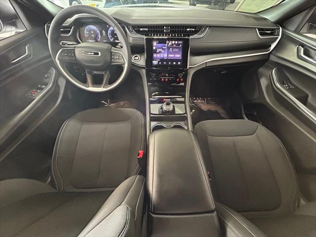 2025 Jeep Grand Cherokee L Laredo 4x4