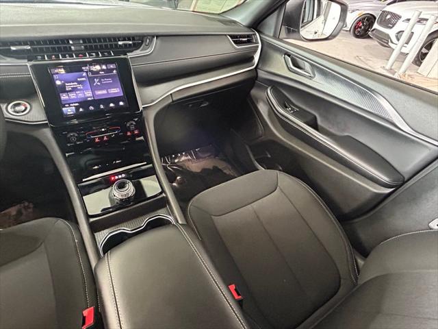 2025 Jeep Grand Cherokee L Laredo 4x4