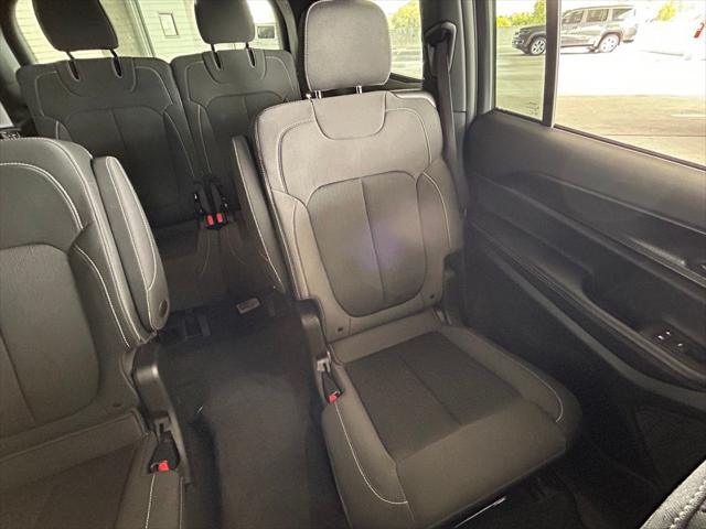 2025 Jeep Grand Cherokee L Laredo 4x4
