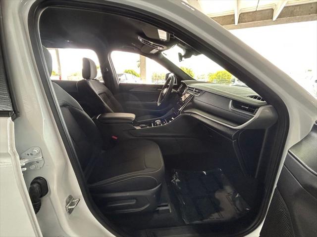 2025 Jeep Grand Cherokee L Laredo 4x4