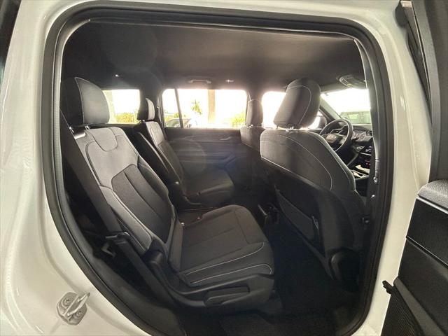2025 Jeep Grand Cherokee L Laredo 4x4