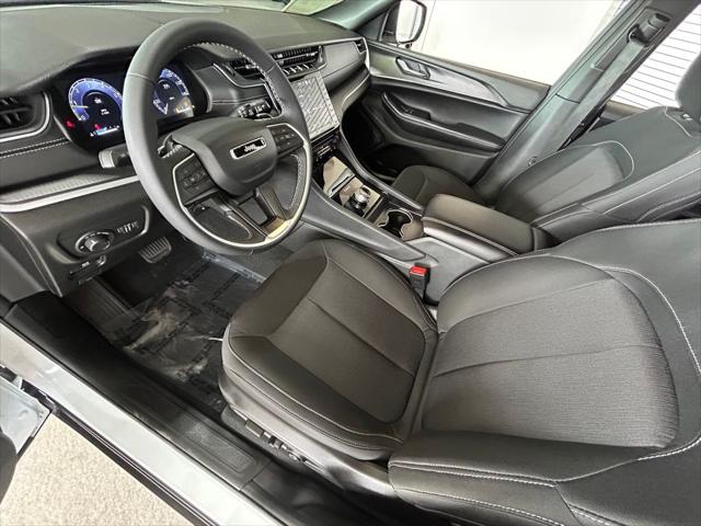 2025 Jeep Grand Cherokee L Laredo 4x4