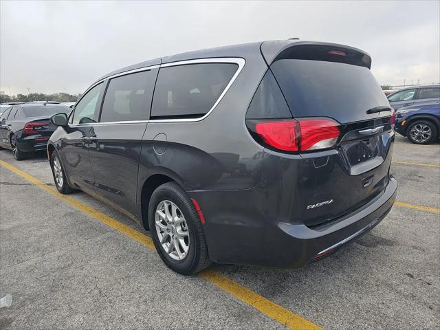 2022 Chrysler Voyager LX