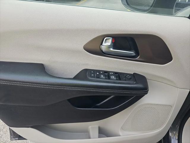 2022 Chrysler Voyager LX