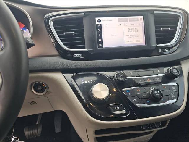 2022 Chrysler Voyager LX