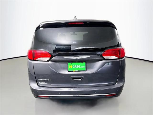 2022 Chrysler Voyager LX