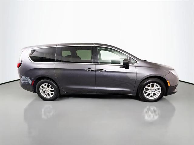 2022 Chrysler Voyager LX