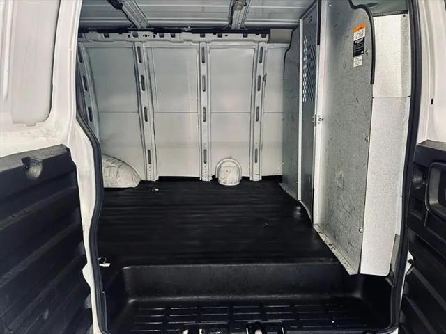 2022 GMC Savana Cargo RWD 2500 Regular Wheelbase Work Van