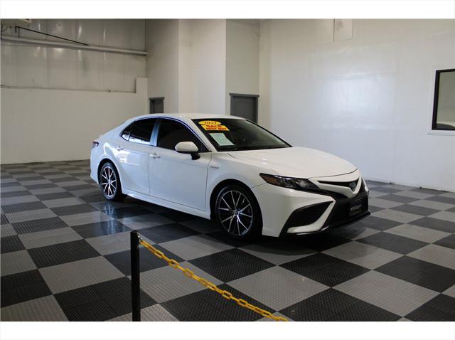 2021 Toyota Camry SE Hybrid