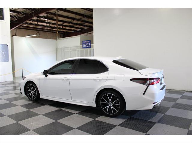 2021 Toyota Camry SE Hybrid