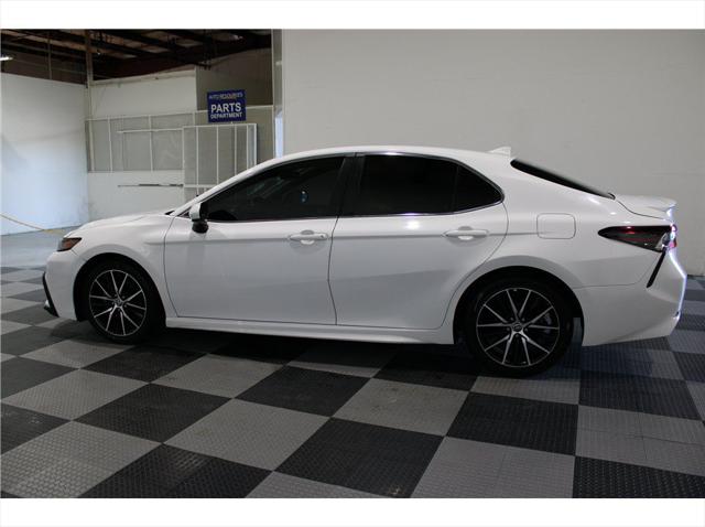 2021 Toyota Camry SE Hybrid