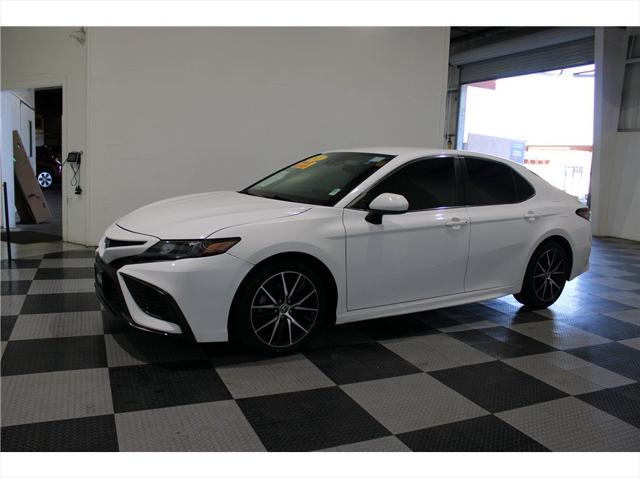 2021 Toyota Camry SE Hybrid