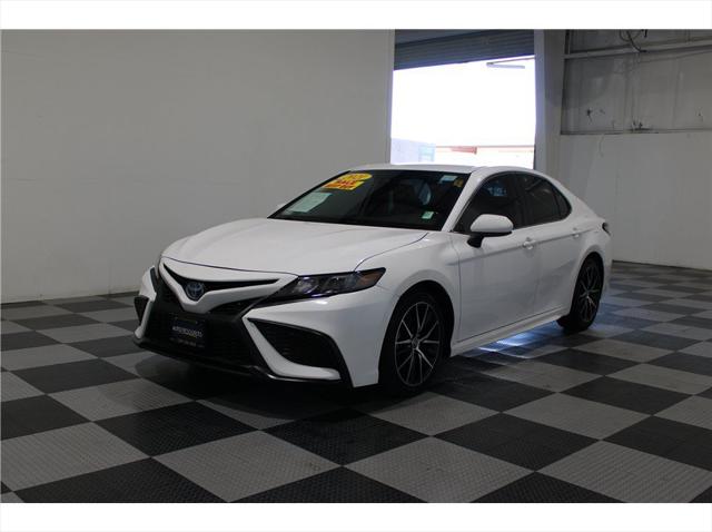 2021 Toyota Camry SE Hybrid
