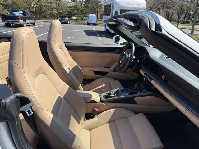 2020 Porsche 911 Carrera Cabriolet