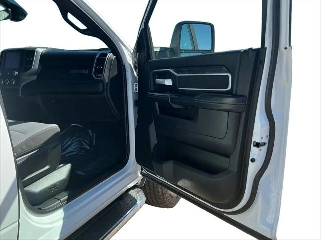 2024 Ram 3500 Big Horn Crew Cab 4x4 8' Box
