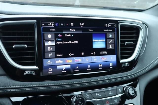 2026 Chrysler Pacifica Select AWD