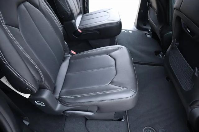 2026 Chrysler Pacifica Select AWD