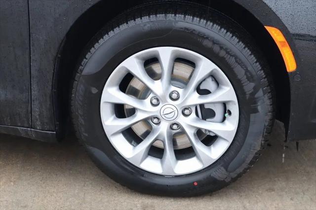 2026 Chrysler Pacifica Select AWD